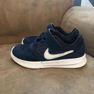 Navy toddler Nike. Velcro